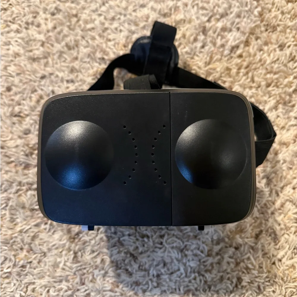 Virtual Reality headset that fits an iPhone